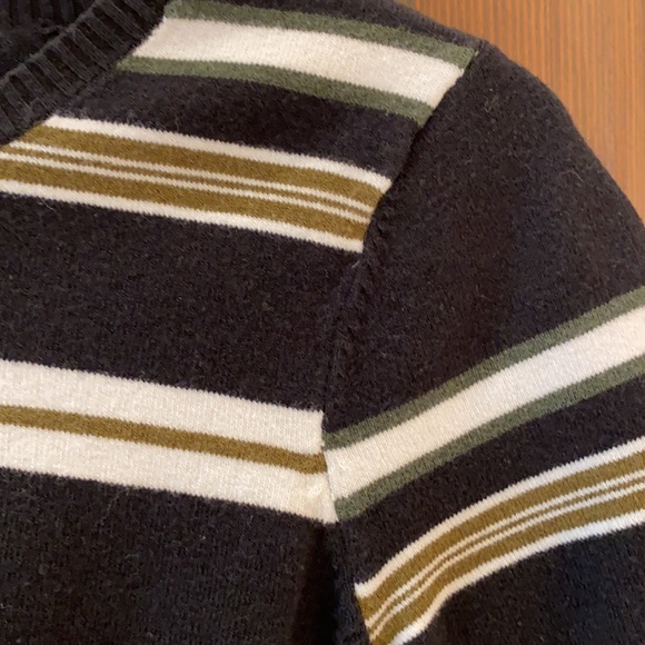 Striking cropped top! Bought this item in New York and loved it! - Picture 3 of 4